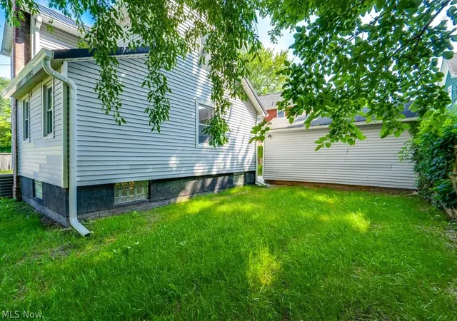 Photo 4 of Single family home for sale at 605 Chestnut St, Minerva, OH 44657 | MLS# 5241859 | Listing updated on 2026-09-19