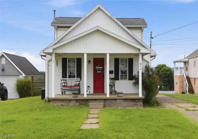 Photo 2 of Single family home for sale at 914 21st Street, Vienna, WV 26105 | MLS# 5241899 | Listing updated on 2026-09-04