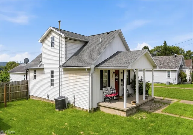 Photo 3 of Single family home for sale at 914 21st Street, Vienna, WV 26105 | MLS# 5241899 | Listing updated on 2026-09-04