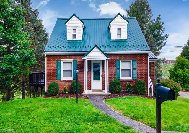 Photo 1 of Single family home for sale at 122 W Belleview Dr, Weirton, WV 26062 | MLS# 5241912 | Listing updated on 2026-09-03