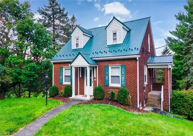 Photo 2 of Single family home for sale at 122 W Belleview Dr, Weirton, WV 26062 | MLS# 5241912 | Listing updated on 2026-09-03