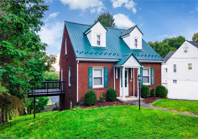 Photo 3 of Single family home for sale at 122 W Belleview Dr, Weirton, WV 26062 | MLS# 5241912 | Listing updated on 2026-09-03