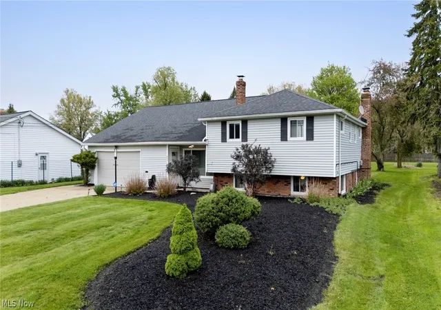 Photo 3 of Sale Pending at 823 Belwood Dr, Cleveland, OH 44143 | MLS# 5241915 | Listing updated on 2026-09-15