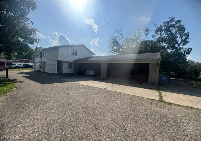 Photo 3 of House for sale at 521 S Prospect Ave, Hartville, OH 44632 | MLS# 5241794 | Listing updated on 2026-09-07