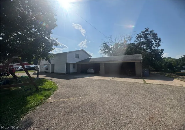 Photo 4 of House for sale at 521 S Prospect Ave, Hartville, OH 44632 | MLS# 5241794 | Listing updated on 2026-09-07