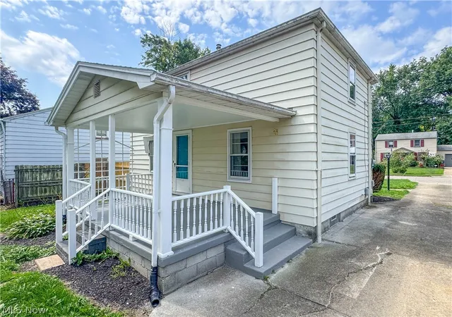 Photo 3 of Sale Pending at 3449 Shelby Rd, Youngstown, OH 44511 | MLS# 5241862 | Listing updated on 2026-09-03