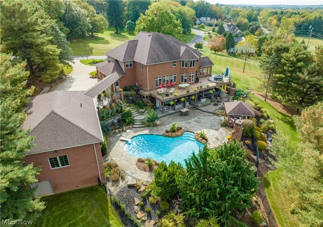 Photo 4 of Single family home for sale at 2389 Amberwood Cir NE, Massillon, OH 44646 | MLS# 5237067 | Listing updated on 2026-09-11