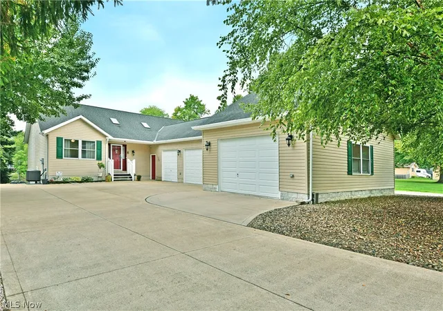Photo 1 of Single family home for sale at 1835 Morning Star Dr, Roaming Shores, OH 44084 | MLS# 5241934 | Listing updated on 2026-09-03