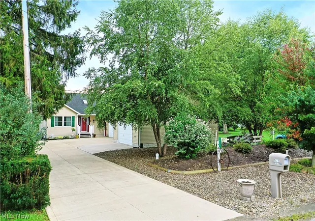 Photo 2 of Single family home for sale at 1835 Morning Star Dr, Roaming Shores, OH 44084 | MLS# 5241934 | Listing updated on 2026-09-03