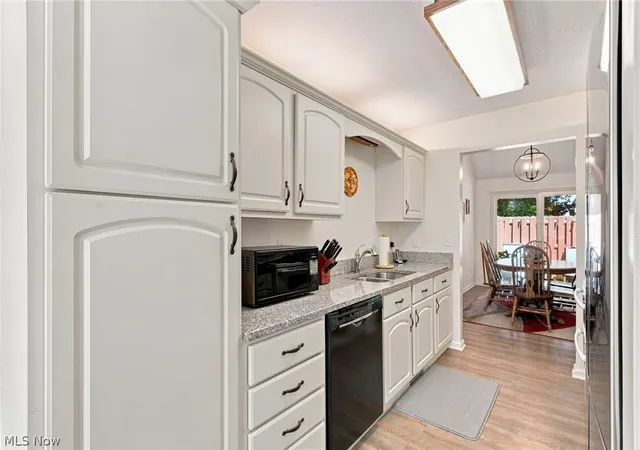 Listing Photo 5 - Condo for sale in building located at 34756 Parkview Ln, Willoughby, OH 44094 - Unit #B