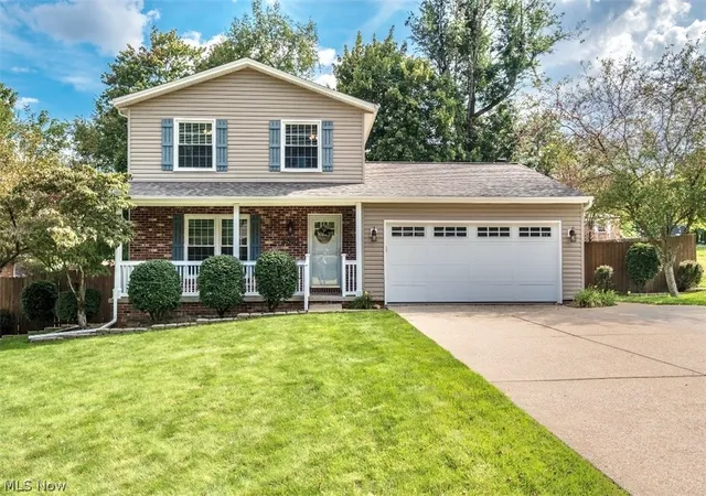Photo 1 of Sale Pending at 2915 Winrich St Nw, Massillon, OH 44646 | MLS# 5241195 | Listing updated on 2026-10-02