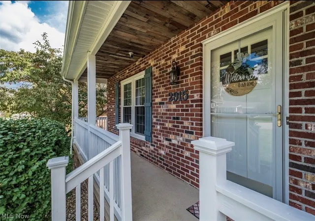 Photo 3 of Sale Pending at 2915 Winrich St Nw, Massillon, OH 44646 | MLS# 5241195 | Listing updated on 2026-10-02