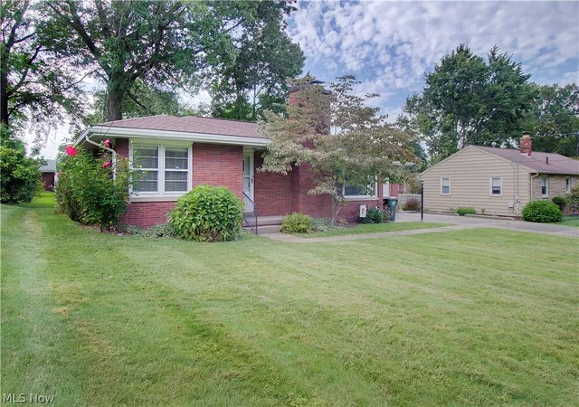 Photo 3 of Sale Pending at 1791 Federal Ave, Alliance, OH 44601 | MLS# 5241639 | Listing updated on 2026-09-24