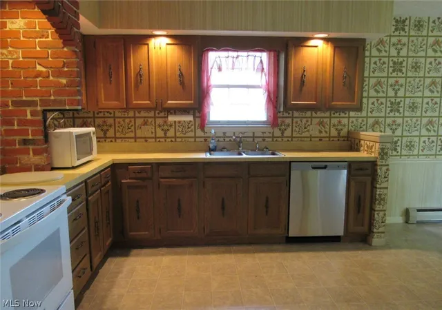 Photo 2 of Sale Pending at 7980 Auburn Rd, Concord Township, OH 44077 | MLS# 5241919 | Listing updated on 2026-09-06