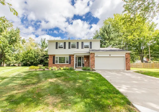 Single family home for sale at 209 James Cir, Avon Lake, OH 44012 | MLS# 5241416