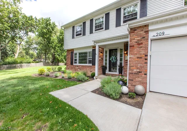Photo 2 of Single family home for sale at 209 James Cir, Avon Lake, OH 44012 | MLS# 5241416 | Listing updated on 2026-09-09