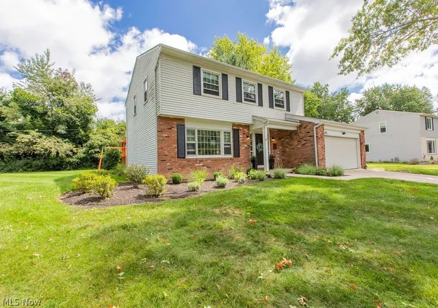 Photo 3 of Single family home for sale at 209 James Cir, Avon Lake, OH 44012 | MLS# 5241416 | Listing updated on 2026-10-01