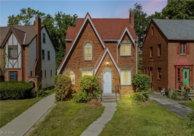 Photo 3 of Single family home for sale at 1254 Castleton Rd, Cleveland, OH 44121 | MLS# 5241488 | Listing updated on 2026-09-28