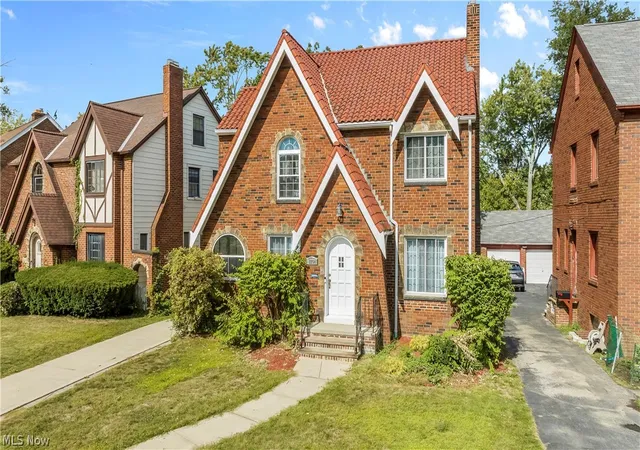 Photo 3 of Single family home for sale at 1254 Castleton Rd, Cleveland, OH 44121 | MLS# 5241488 | Listing updated on 2026-10-27