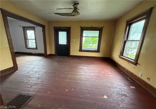 Photo 4 of Single family home for sale at 235 Iddings Ave SE, Warren, OH 44483 | MLS# 5241343 | Listing updated on 2026-09-03