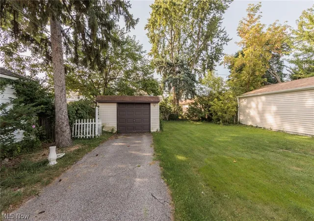 Photo 2 of Sale Pending at 20861 Woodstock Ave, Cleveland, OH 44126 | MLS# 5241779 | Listing updated on 2026-09-11