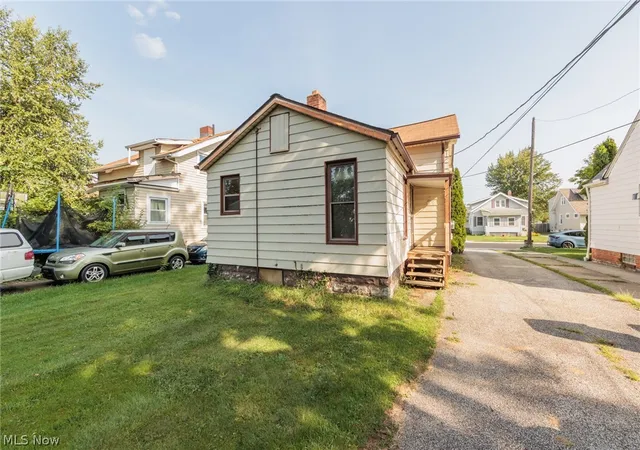 Photo 3 of Sale Pending at 20861 Woodstock Ave, Cleveland, OH 44126 | MLS# 5241779 | Listing updated on 2026-09-11