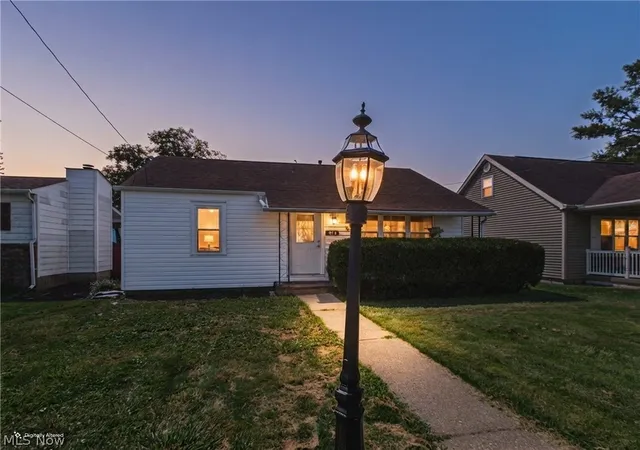 Photo 2 of Sale Pending at 918 18th Street, Vienna, WV 26105 | MLS# 5241997 | Listing updated on 2026-09-14