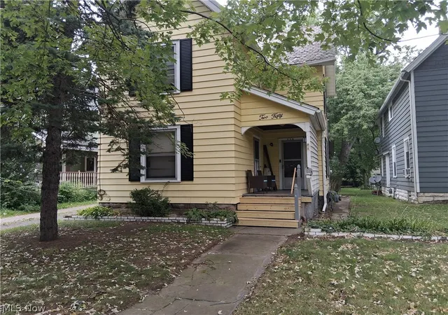 Photo 1 of Single family home for sale at 250 Harrison St, Elyria, OH 44035 | MLS# 5241508 | Listing updated on 2026-09-03