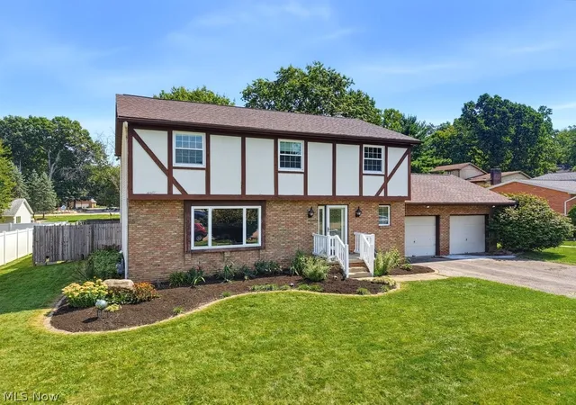 Photo 1 of Sale Pending at 5234 Shamrock Ave Nw, North Canton, OH 44720 | MLS# 5241102 | Listing updated on 2026-09-27
