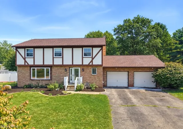Photo 2 of Sale Pending at 5234 Shamrock Ave Nw, North Canton, OH 44720 | MLS# 5241102 | Listing updated on 2026-09-27