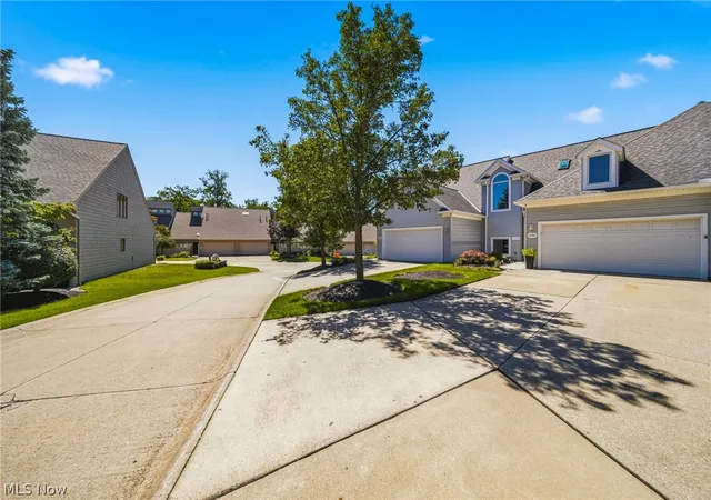 Photo 3 of Sale Pending at 11292 Glen Eagles Dr, Concord Township, OH 44077 | MLS# 5241798 | Listing updated on 2026-09-14