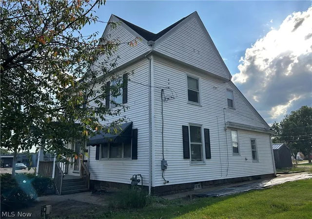 Photo 3 of Single family home for sale at 105 Main St N, Navarre, OH 44662 | MLS# 5240671 | Listing updated on 2026-09-24