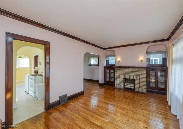 Photo 4 of Sale Pending at 9820 Robinson Ave, Cleveland, OH 44125 | MLS# 5241578 | Listing updated on 2026-09-08