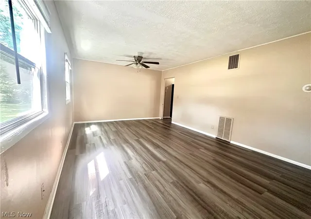 Photo 3 of Single family home for sale at 3877 Tacoma Ave, Lorain, OH 44055 | MLS# 5241771 | Listing updated on 2026-09-03