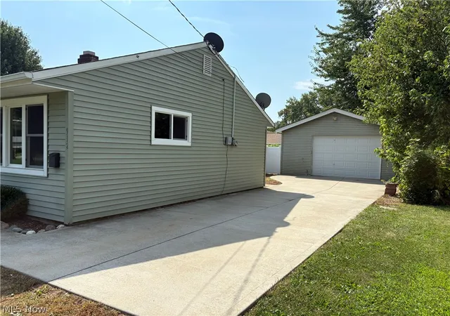 Photo 3 of Sale Pending at 912 East Dr, Sheffield Lake, OH 44054 | MLS# 5241732 | Listing updated on 2026-09-08