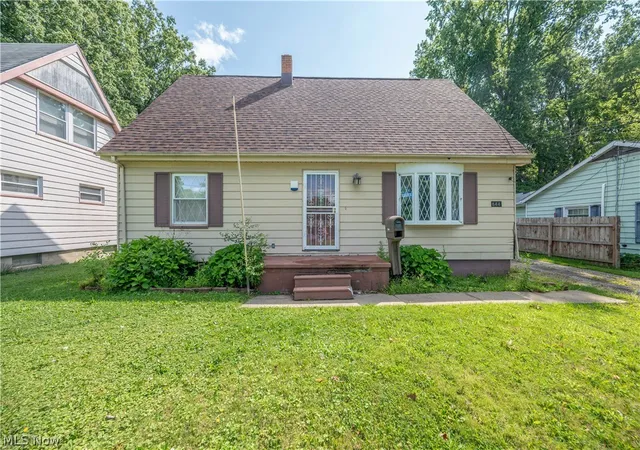 Single family home for sale at 644 Southern Blvd NW, Warren, OH 44485 | MLS# 5242104