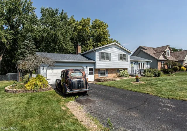 Photo 1 of Sale Pending at 1458 Pepperwood Dr, Niles, OH 44446 | MLS# 5240938 | Listing updated on 2026-10-02