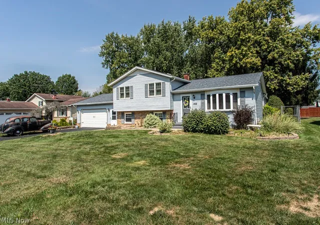 Photo 2 of Sale Pending at 1458 Pepperwood Dr, Niles, OH 44446 | MLS# 5240938 | Listing updated on 2026-10-02