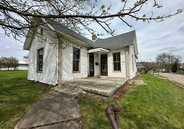 Photo 1 of Single family home for sale at 1601 Ridge Rd, Zanesville, OH 43701 | MLS# 5242010 | Listing updated on 2026-09-03