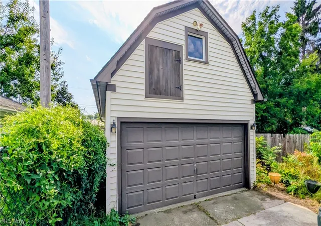 Photo 2 of Single family home for sale at 132 Grove Dr, Ashtabula, OH 44004 | MLS# 5241924 | Listing updated on 2026-09-14