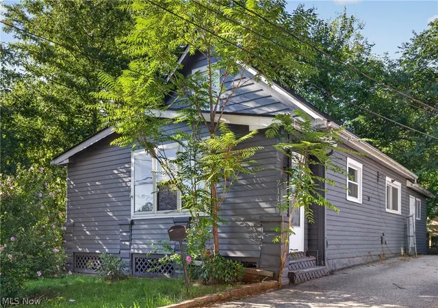 Photo 2 of Single family home for sale at 7115 Park Ave, Cleveland, OH 44105 | MLS# 5241242 | Listing updated on 2026-09-09