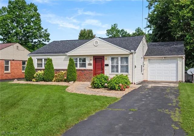 Photo 2 of Single family home for sale at 120 Centervale Ave, Youngstown, OH 44512 | MLS# 5235416 | Listing updated on 2026-09-08