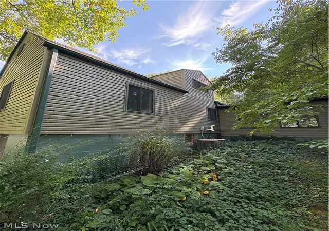 Photo 3 of Single family home for sale at 2008 18th Avenue, Parkersburg, WV 26101 | MLS# 5240510 | Listing updated on 2026-09-03