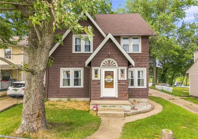Photo 1 of Sale Pending at 2409 Lake Rd Blvd Nw, Canton, OH 44708 | MLS# 5241687 | Listing updated on 2026-09-13