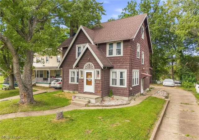 Photo 2 of Sale Pending at 2409 Lake Rd Blvd Nw, Canton, OH 44708 | MLS# 5241687 | Listing updated on 2026-09-13