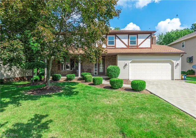 Photo 3 of Sale Pending at 6200 Ely Vista Dr, Cleveland, OH 44129 | MLS# 5242039 | Listing updated on 2026-09-14