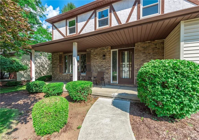 Photo 3 of Sale Pending at 6200 Ely Vista Dr, Cleveland, OH 44129 | MLS# 5242039 | Listing updated on 2026-09-14