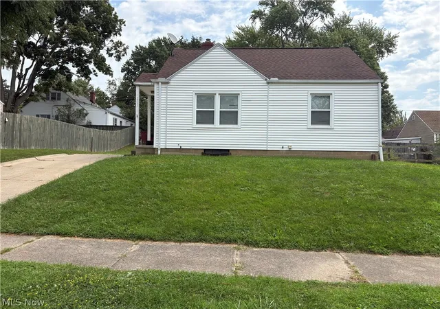 Photo 1 of Sale Pending at 1711 Evergreen Ave, Akron, OH 44301 | MLS# 5242100 | Listing updated on 2026-09-11