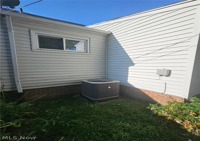 Photo 3 of Single family home for sale at 4237 Stonehaven Rd, Cleveland, OH 44121 | MLS# 5241916 | Listing updated on 2026-09-13
