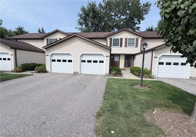Photo 2 of Sale Pending at 1885 Ridge Meadow Ct, Twinsburg, OH 44087 | MLS# 5241937 | Listing updated on 2026-09-28